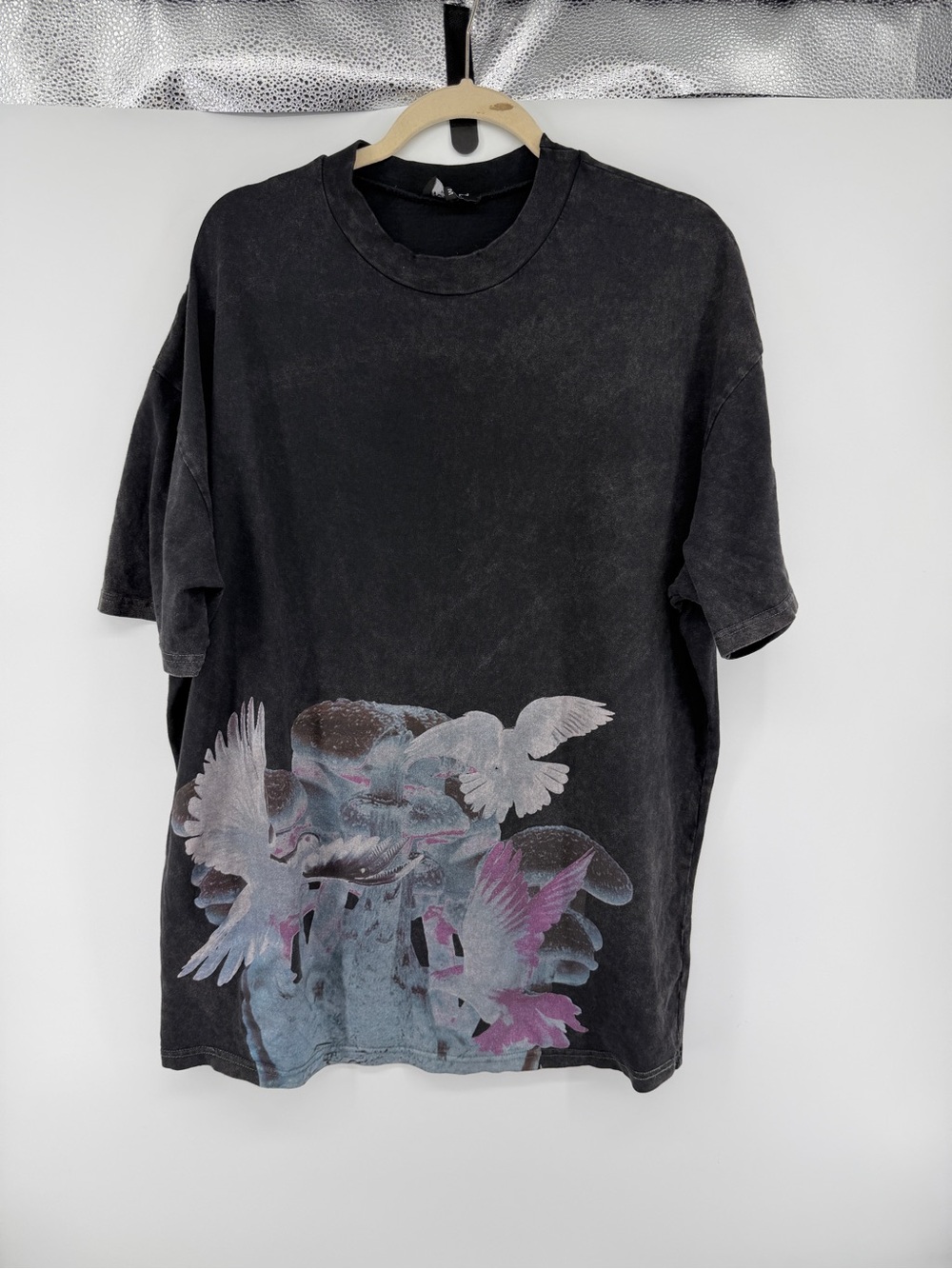 Y2K Streetwear‎ Boohoo Black Short Sleeve Tee with Pastel Dove Graphic SzM